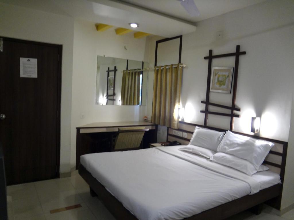 Hotel Airport Residency 阿穆达巴 外观 照片