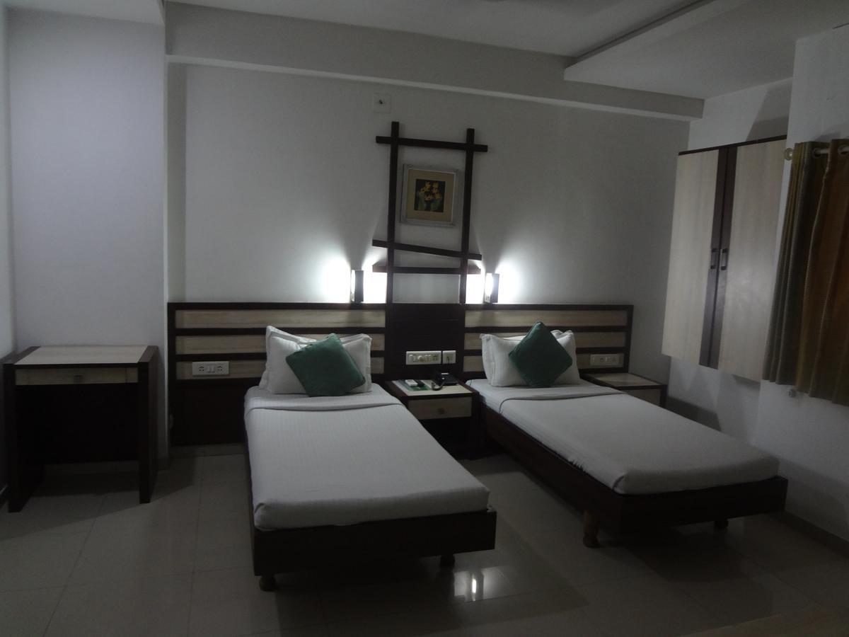 Hotel Airport Residency 阿穆达巴 外观 照片