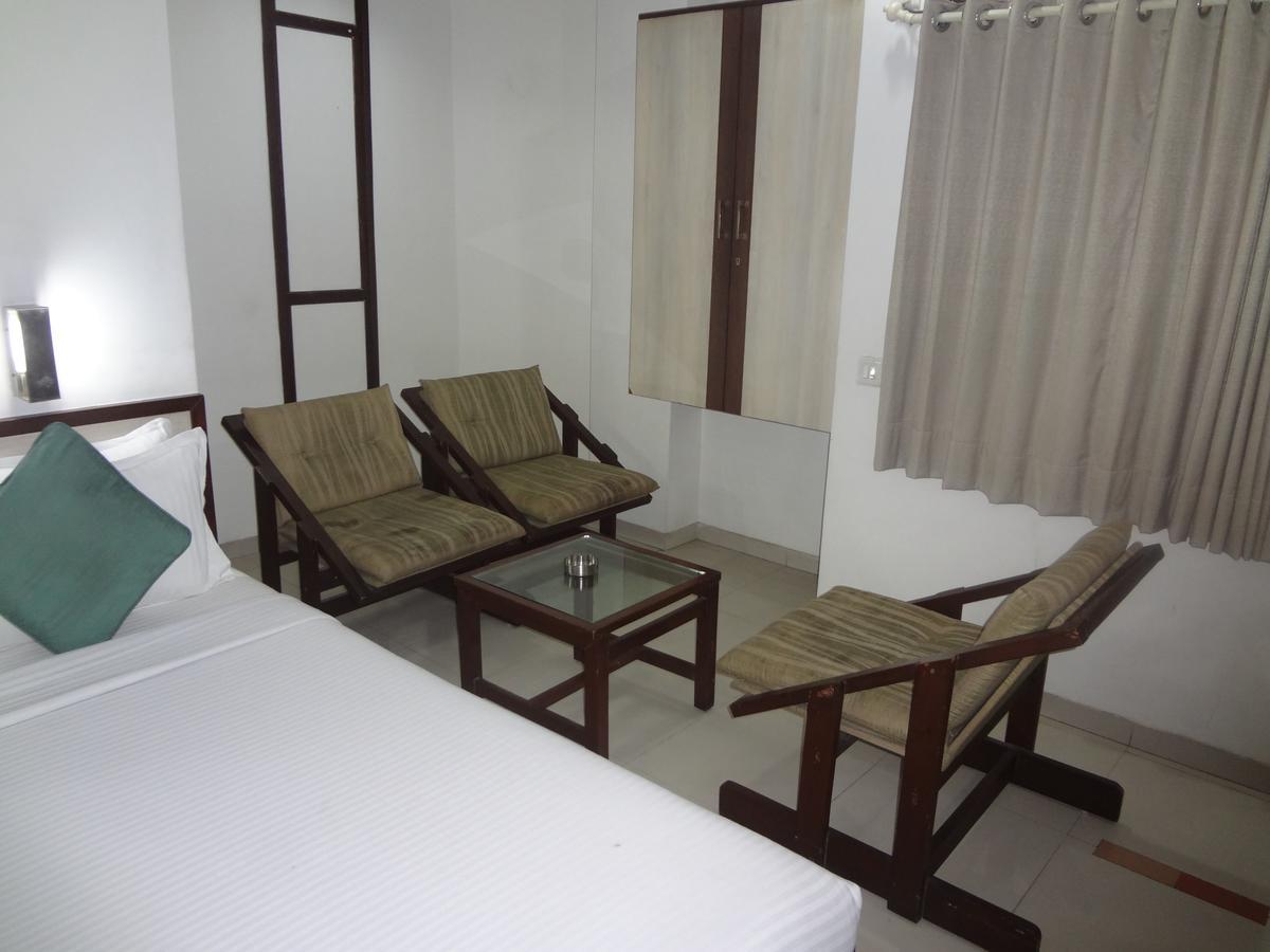 Hotel Airport Residency 阿穆达巴 外观 照片