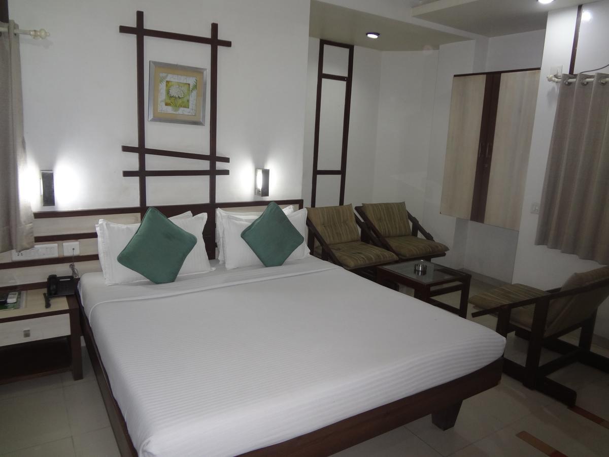 Hotel Airport Residency 阿穆达巴 外观 照片