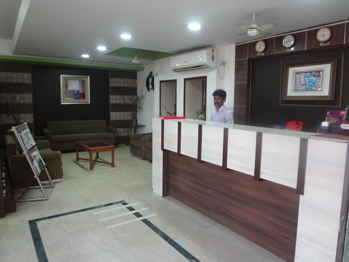 Hotel Airport Residency 阿穆达巴 外观 照片
