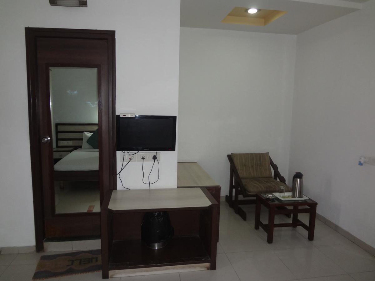 Hotel Airport Residency 阿穆达巴 外观 照片