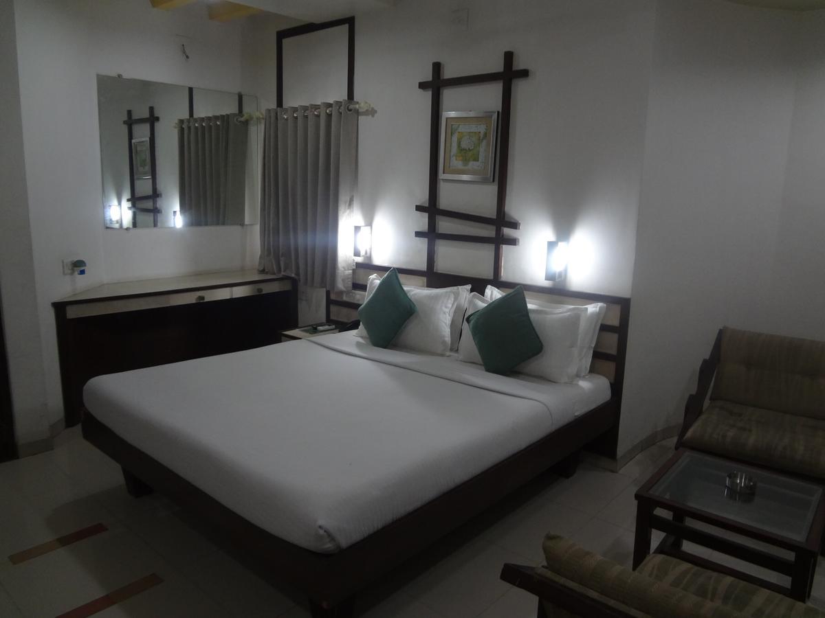 Hotel Airport Residency 阿穆达巴 外观 照片