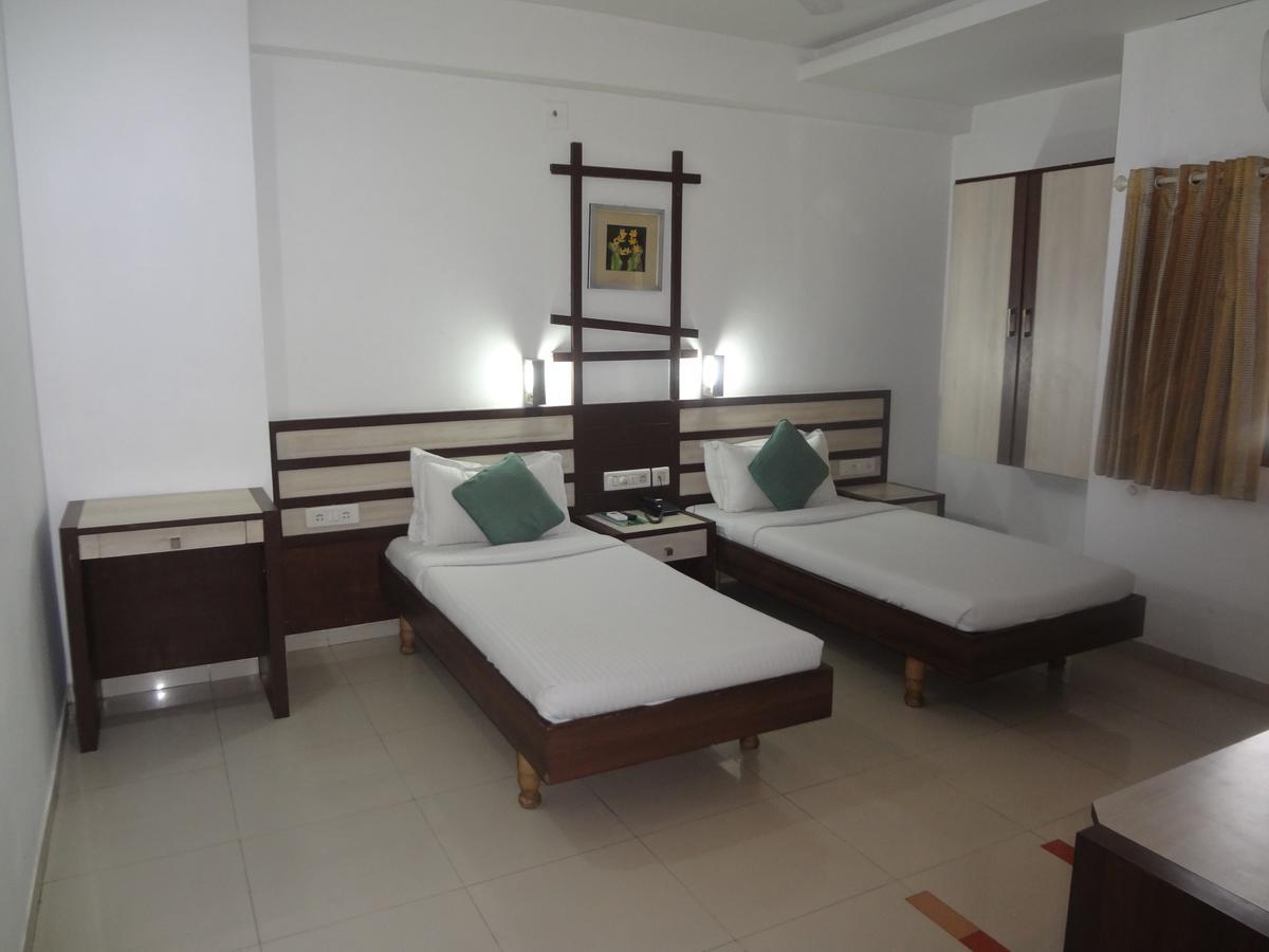 Hotel Airport Residency 阿穆达巴 外观 照片