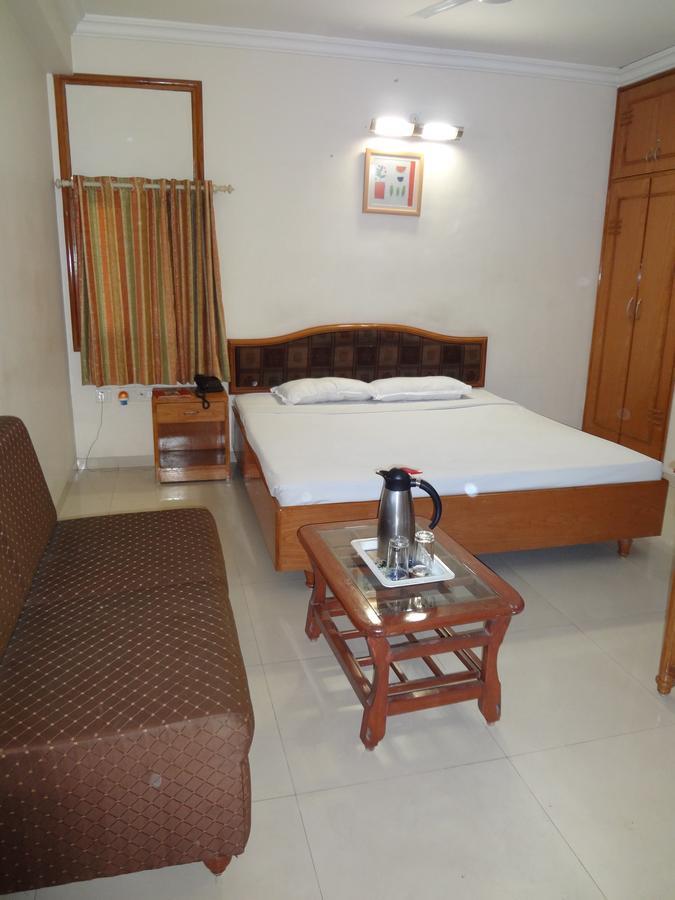 Hotel Airport Residency 阿穆达巴 外观 照片