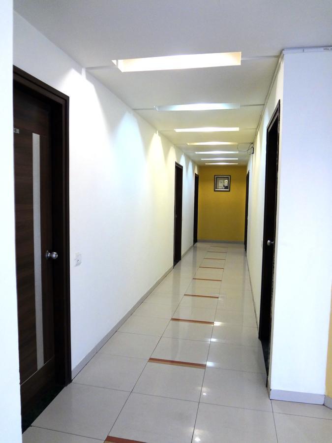 Hotel Airport Residency 阿穆达巴 外观 照片