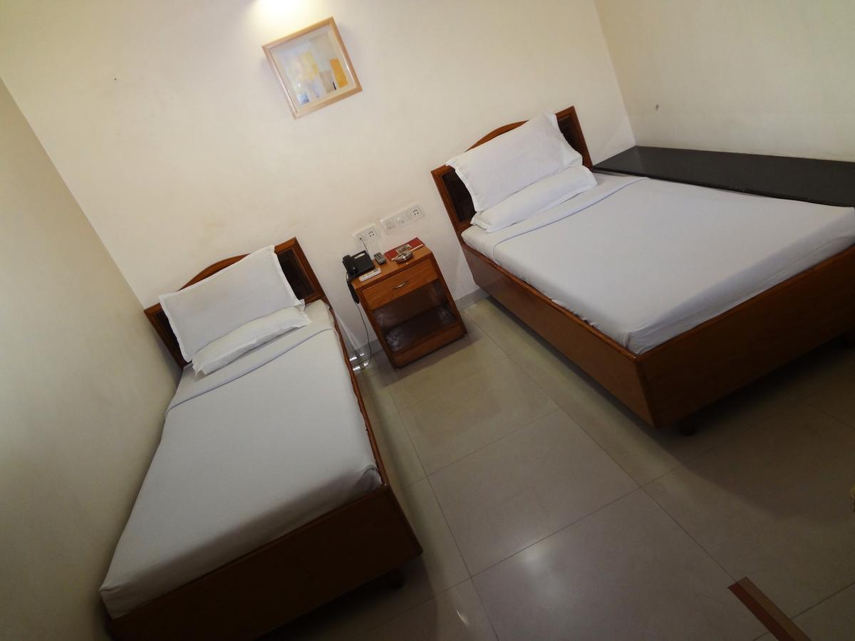 Hotel Airport Residency 阿穆达巴 外观 照片
