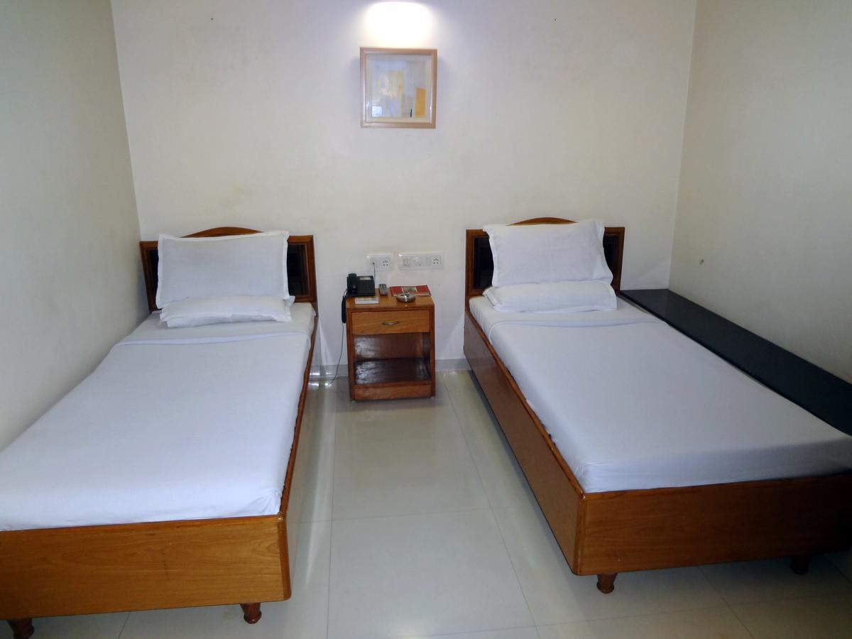 Hotel Airport Residency 阿穆达巴 外观 照片