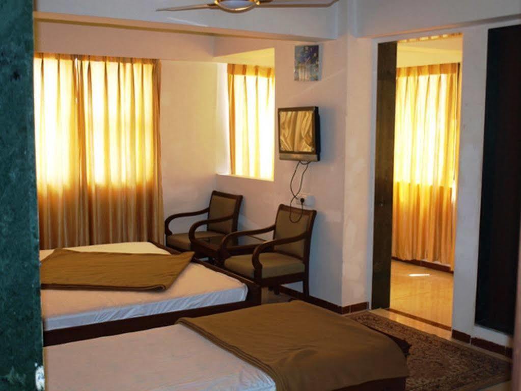 Hotel Airport Residency 阿穆达巴 外观 照片