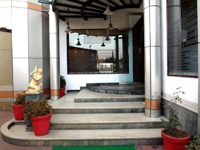 Hotel Airport Residency 阿穆达巴 外观 照片