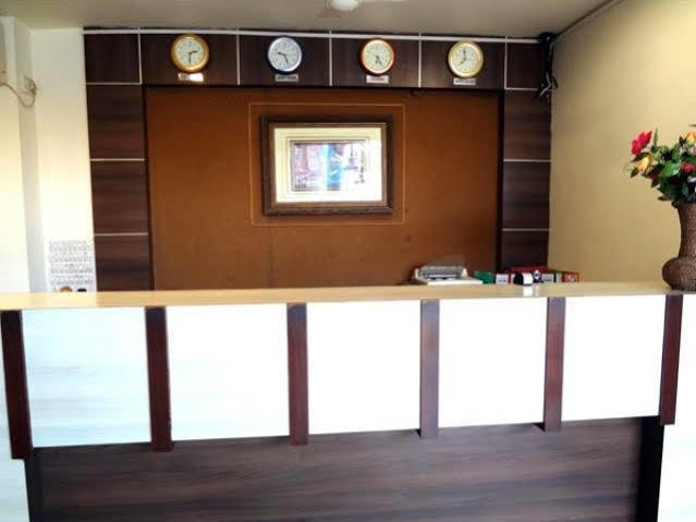 Hotel Airport Residency 阿穆达巴 外观 照片