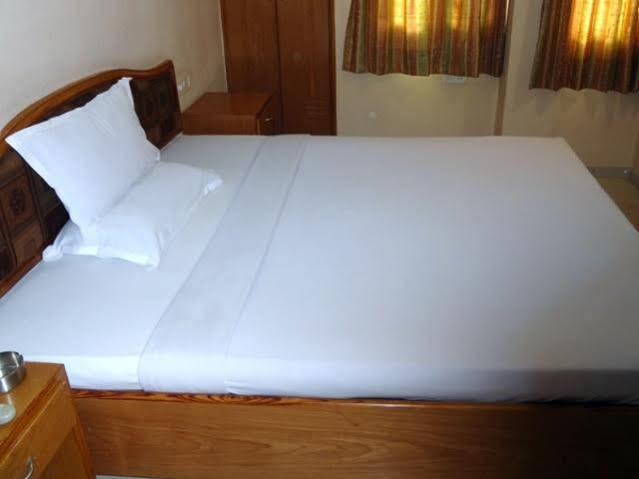 Hotel Airport Residency 阿穆达巴 外观 照片