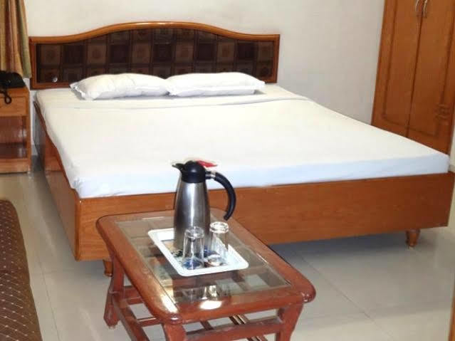 Hotel Airport Residency 阿穆达巴 外观 照片