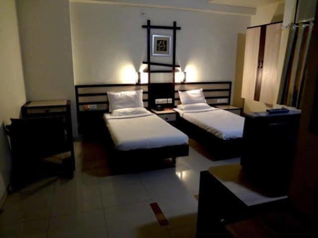 Hotel Airport Residency 阿穆达巴 外观 照片