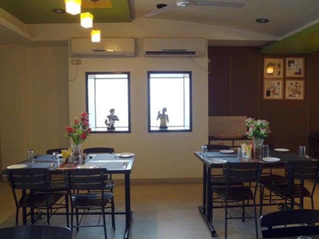 Hotel Airport Residency 阿穆达巴 外观 照片