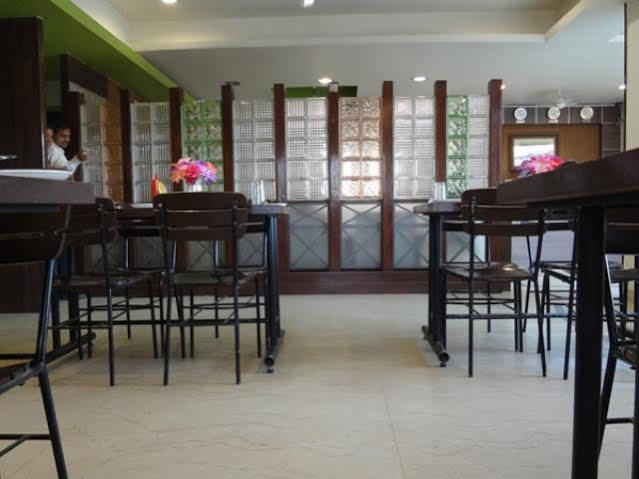 Hotel Airport Residency 阿穆达巴 外观 照片